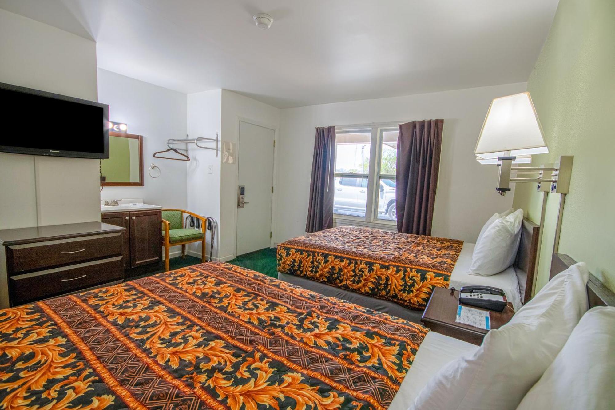 Oyo Travelier Motel Macon Exterior photo