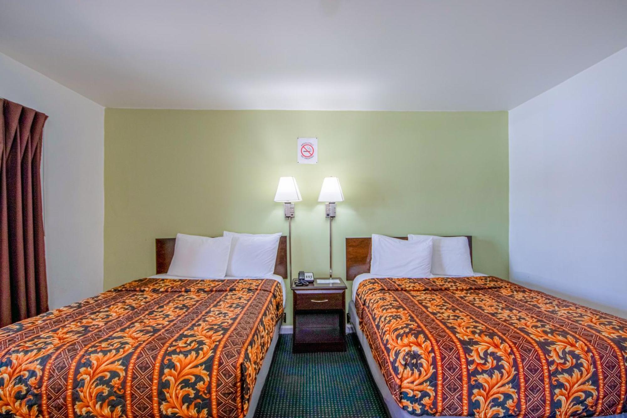 Oyo Travelier Motel Macon Exterior photo