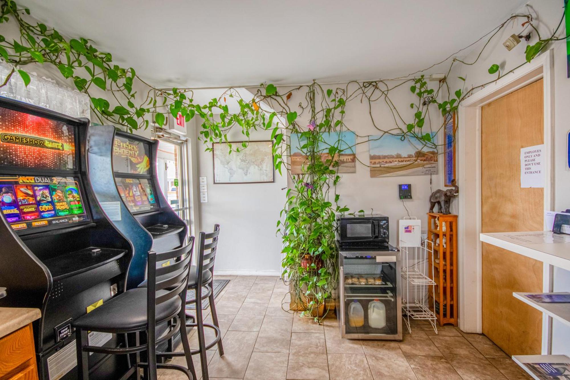 Oyo Travelier Motel Macon Exterior photo