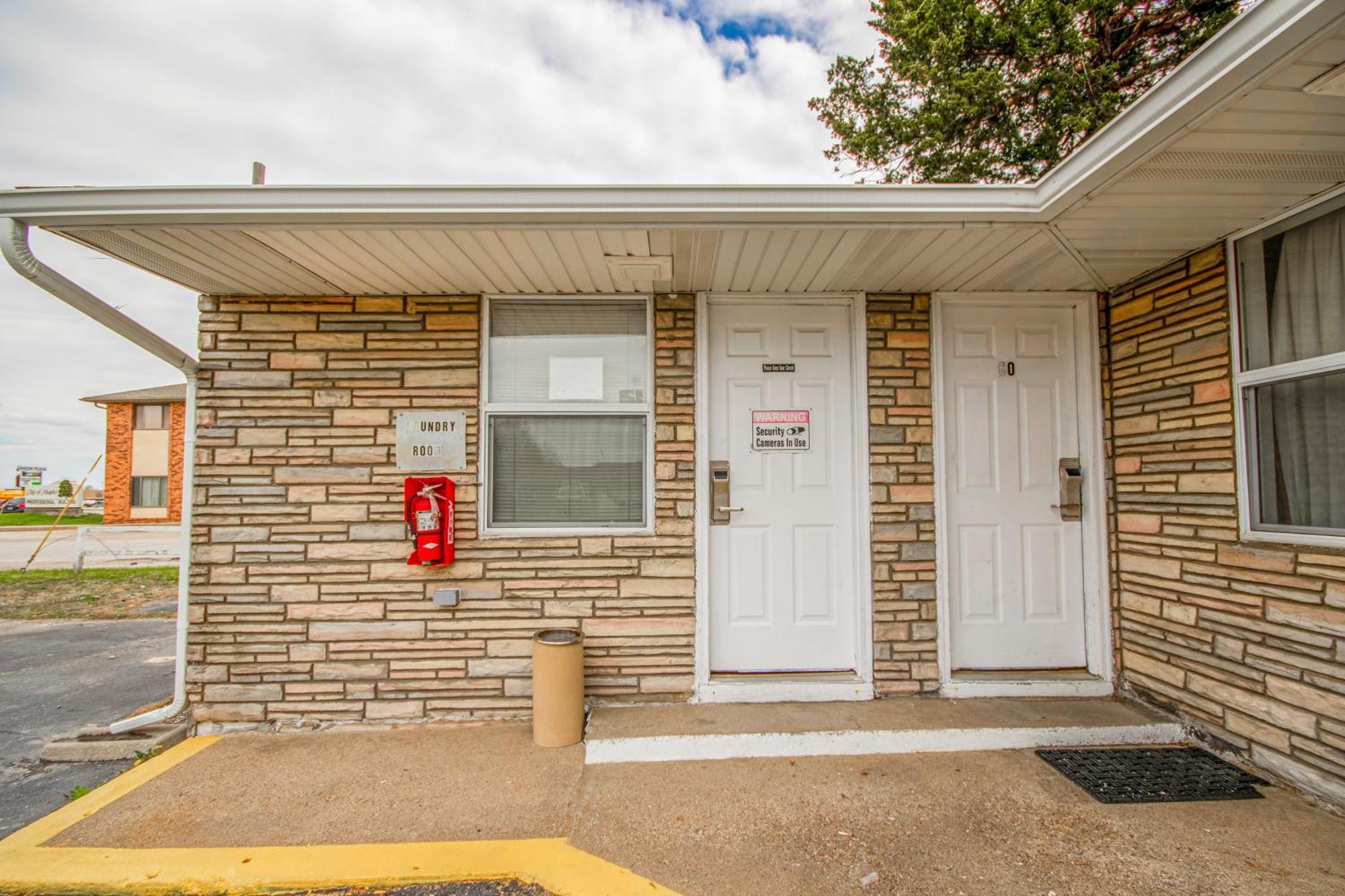Oyo Travelier Motel Macon Exterior photo