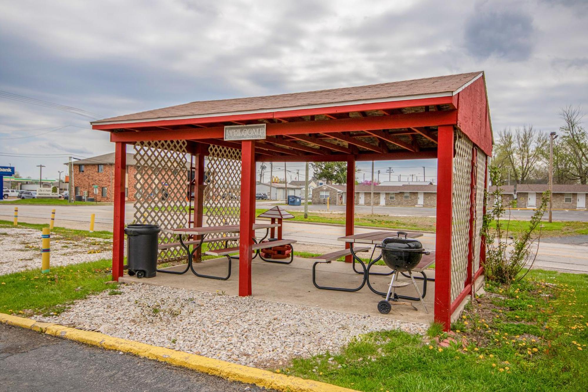 Oyo Travelier Motel Macon Exterior photo