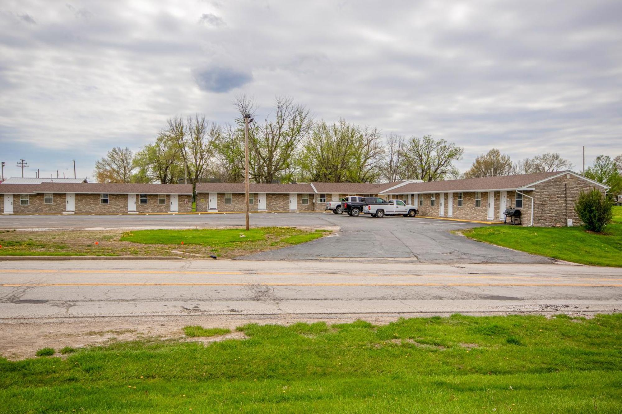 Oyo Travelier Motel Macon Exterior photo