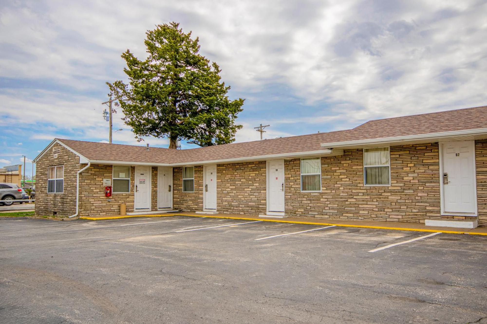 Oyo Travelier Motel Macon Exterior photo